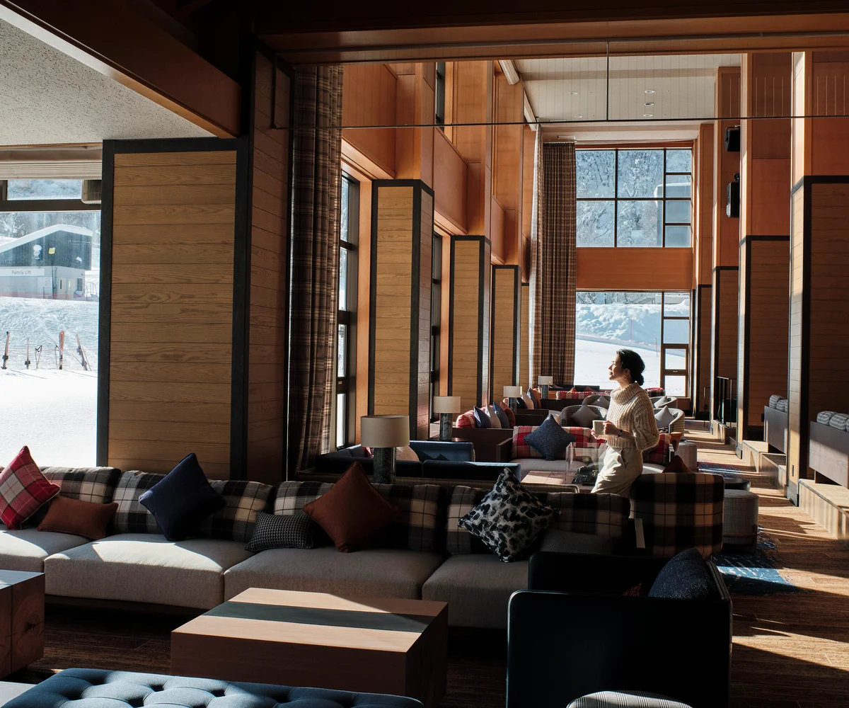 Лаунж Club Med Kiroro Peak с видом на снег