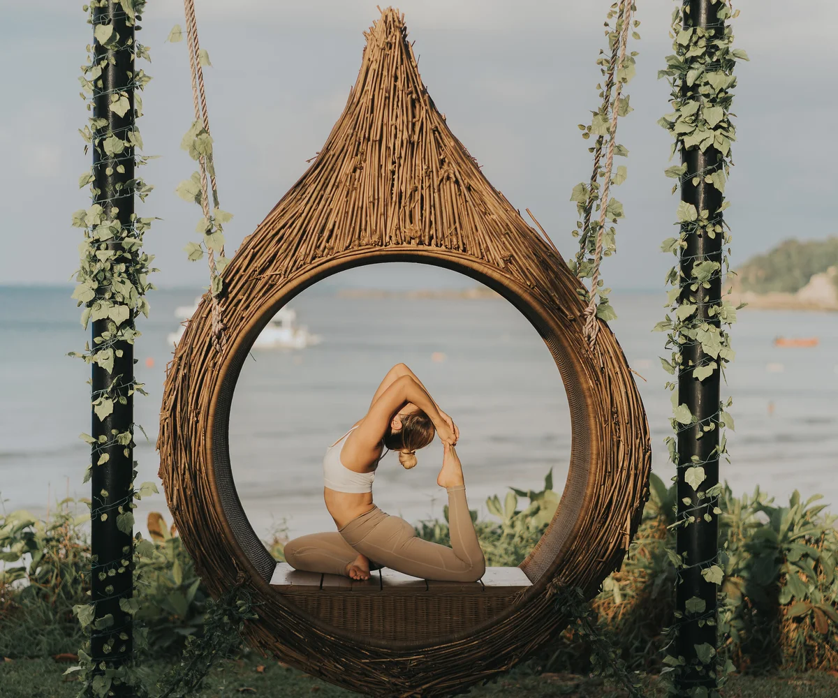 Йога у моря в Club Med Bintan Island