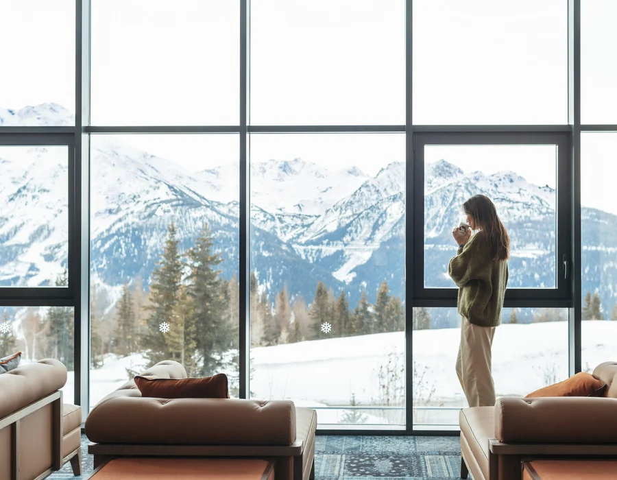 Панорамный лаунж Club Med La Rosière с видом на горы