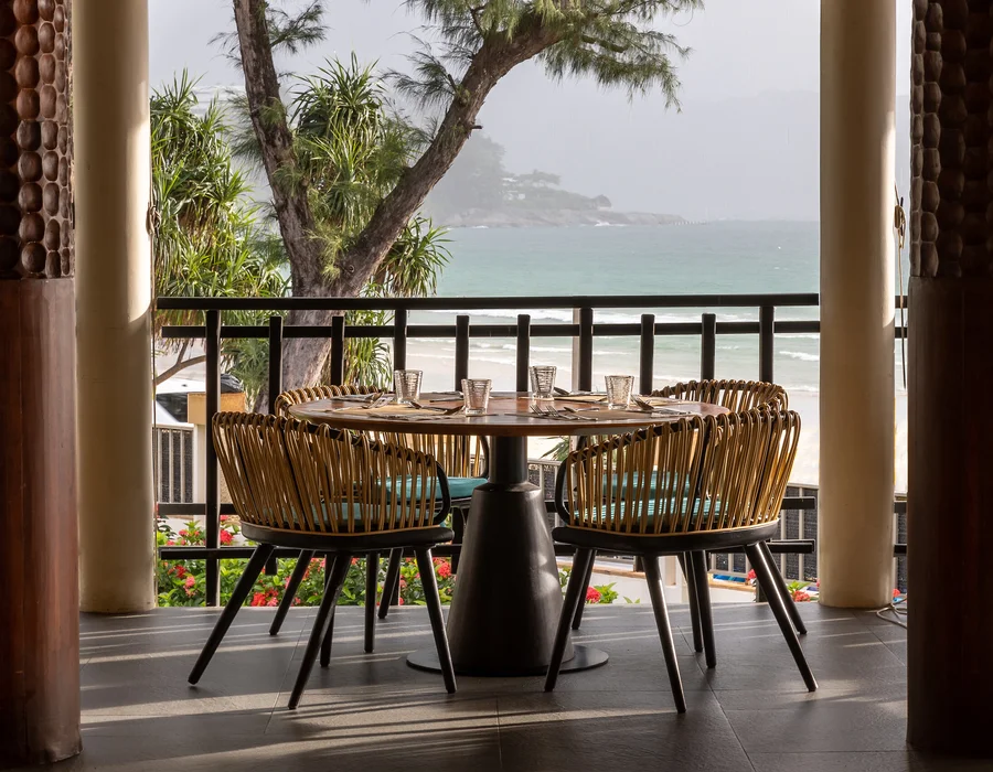 Коктейли и вечерняя атмосфера Club Med Phuket