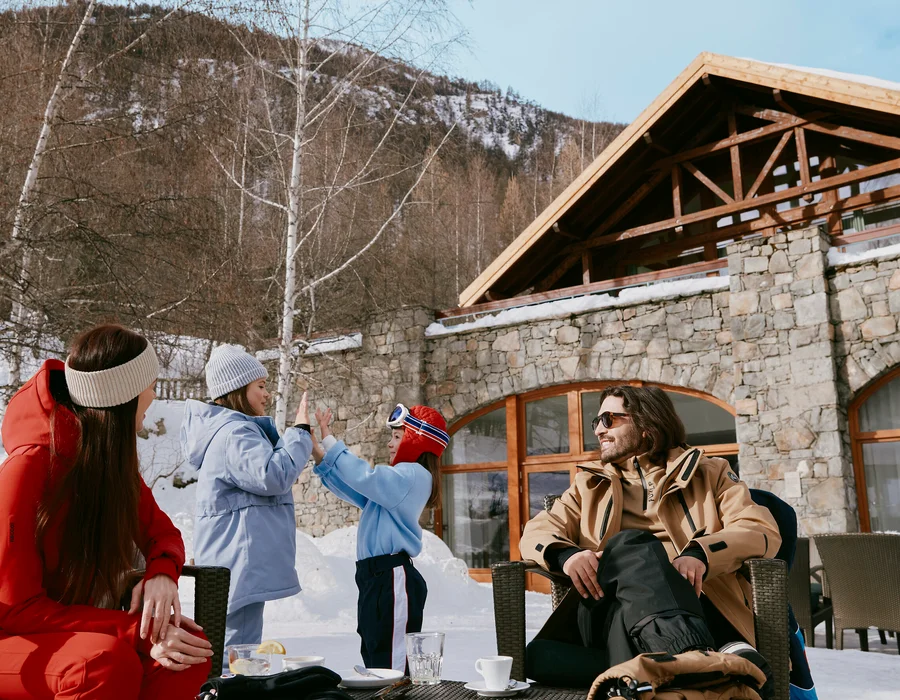 Терраса Club Med Serre Chevalier зимой