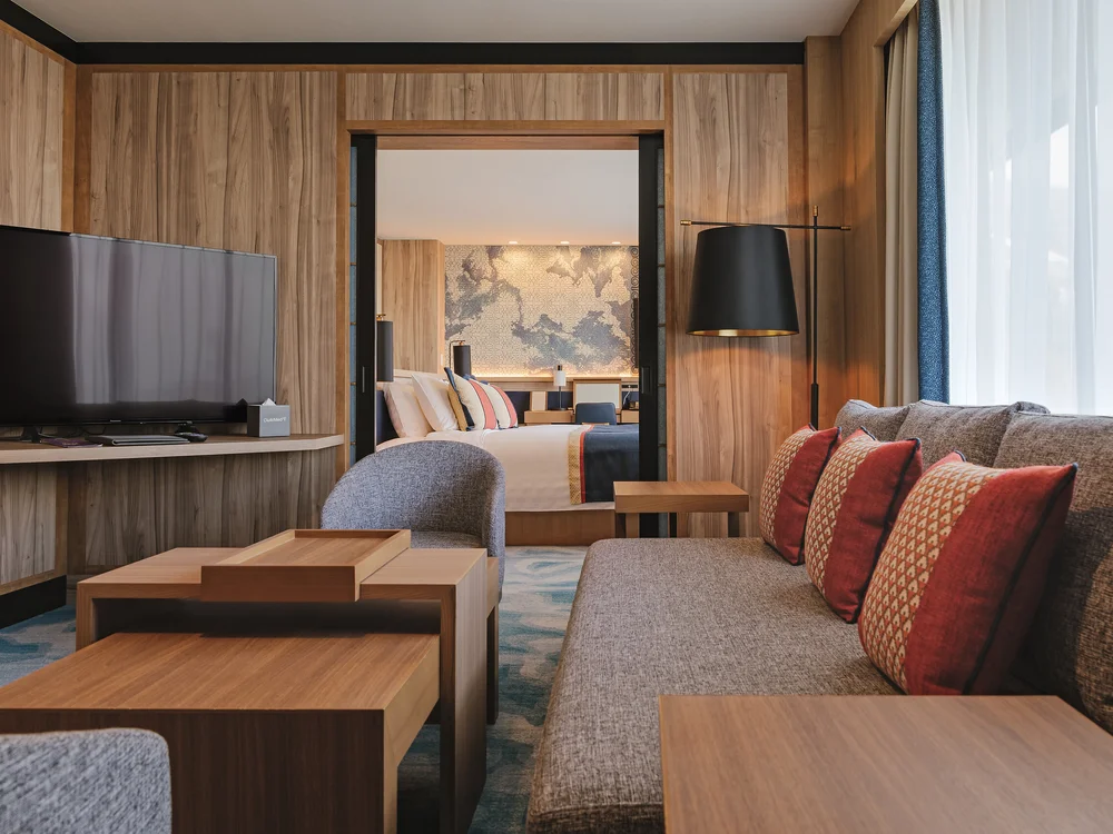 Интерьер Suite с видом на горы в Club Med Sahoro Hokkaido