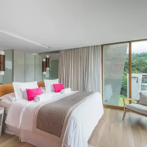 Exclusive Collection Space, Suite