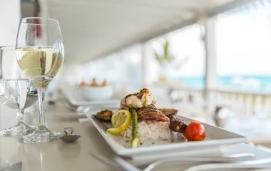 Plato del resort.
