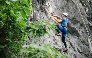 Hombre en escalada.