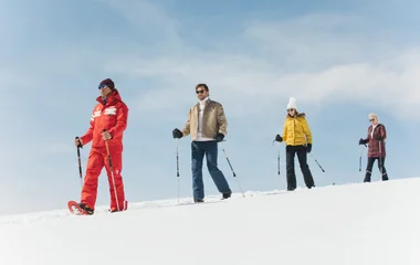 Grupo faz caminhada nórdica