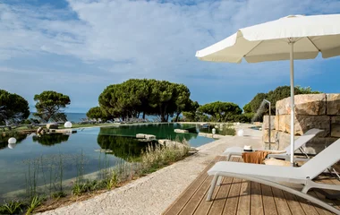 Piscina en el resort.