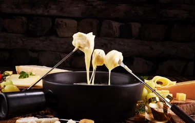 panela de fondue de queijo.