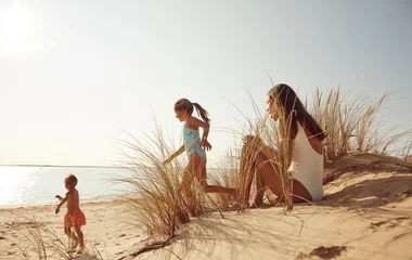 Famille sur la plage à La Palmyre Atlantique