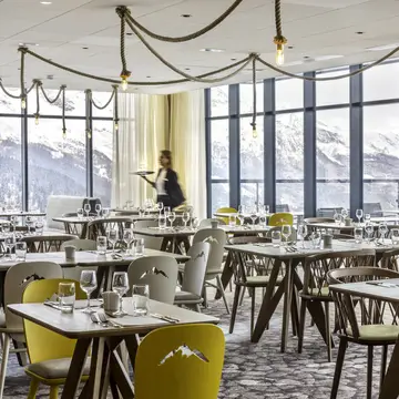 Restaurants & Bars