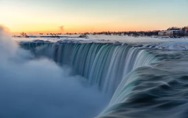 Cataratas do Niágara ao nascer do sol