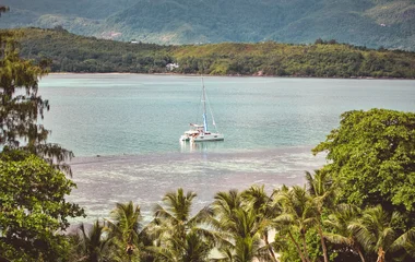 חגיגות באי: פסח אצלנו – פסחא אצלם
