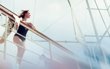 güvertede bir kadın