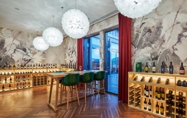 Square - Wine cellar