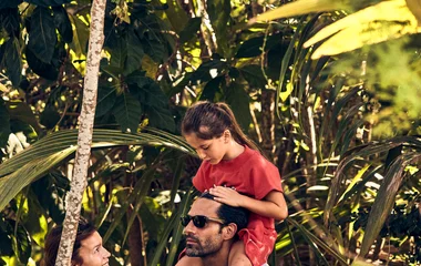 צבי ענק, יערות טרופיים, וציפורים נדירות