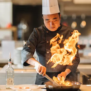 Restaurants & Bars
