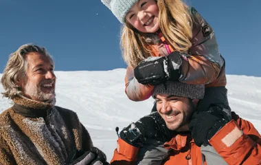 Famille qui s'amuse à Tignes