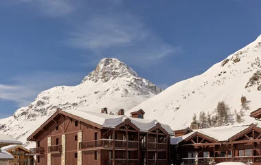 Val d' Isere em temporada de neve.