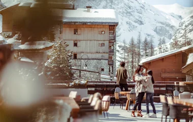 Hóspedes do Club Med Val d'Isère aproveitando a experiência all inclusive na neve