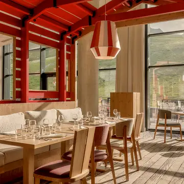 Restaurants & Bars