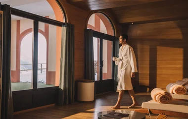 Hombre en el spa de Club Med.