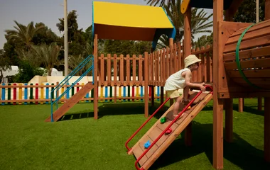Niño en el club infantil.