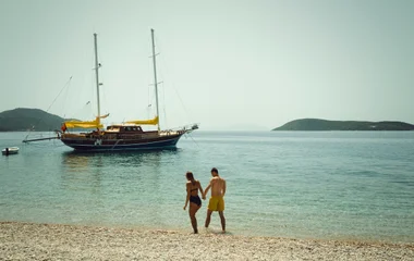Pareja en la playa.