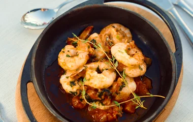 Plato con camarones.