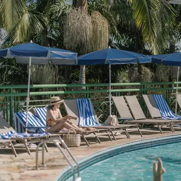 בריכות שחייה