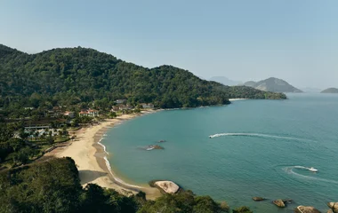 Vista aérea do Club Med Rio das Pedras, melhor resort all inclusive para famílias na Costa Verde