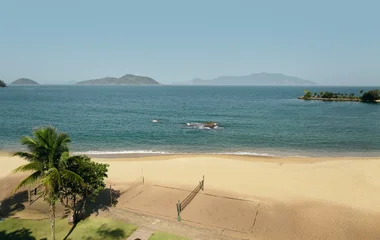 Playa frente al resort.