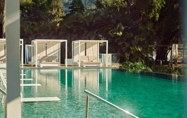 Espacio Exclusive Collection con piscina.