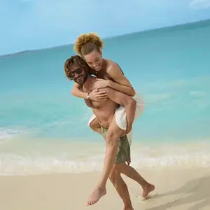 Casal na praia.