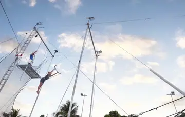 Flying trapeze & circus activities