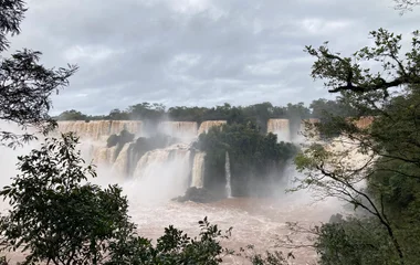 La visite des chutes des côtés argentins et brésilien