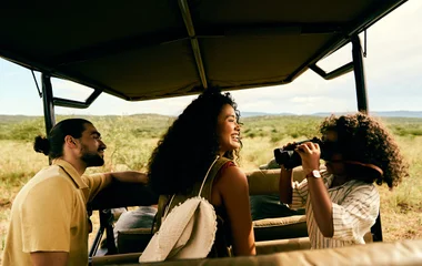 Familia em um safari
