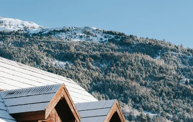 Toit enneigé à Serre Chevalier