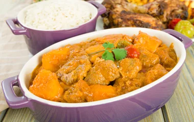 Quels plats créoles incontournables découvrir pour une expérience culinaire unique