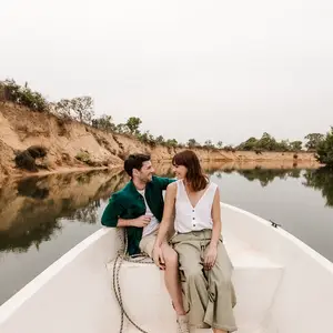 pareja en barquito