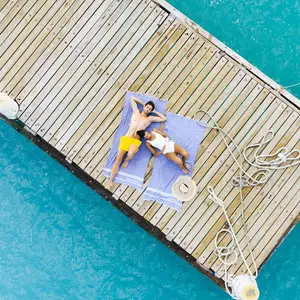 Pareja en el Muelle, Turkoise