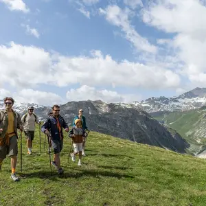 montaña verano. trekking en familia