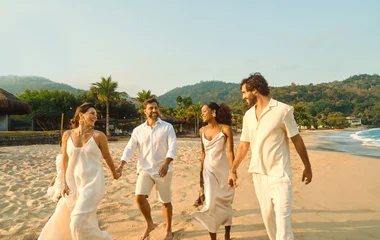 amigos en la playa de rio das pedras