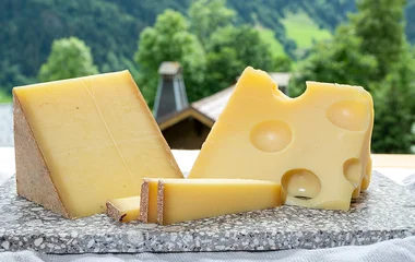 Queijo emmental.