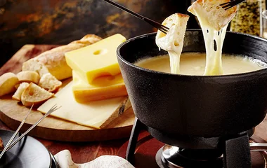 Fondue de queijo suíço.