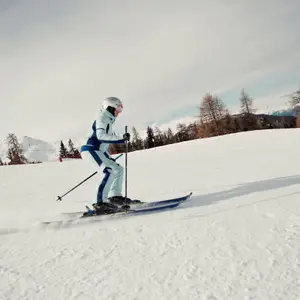 Pessoa praticando ski