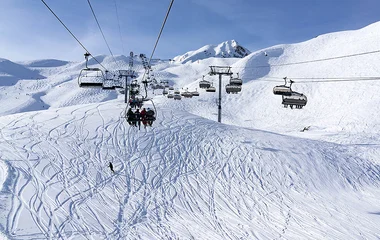 Pessoa esquiando em Paradiski.