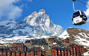 Teleférico passando por Cervinia.