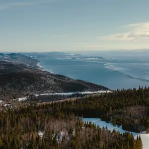 Charlevoix coberta de neve.