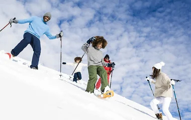 Pessoa fazendo kitesurf