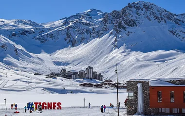 Estação Tignes durante o dia.